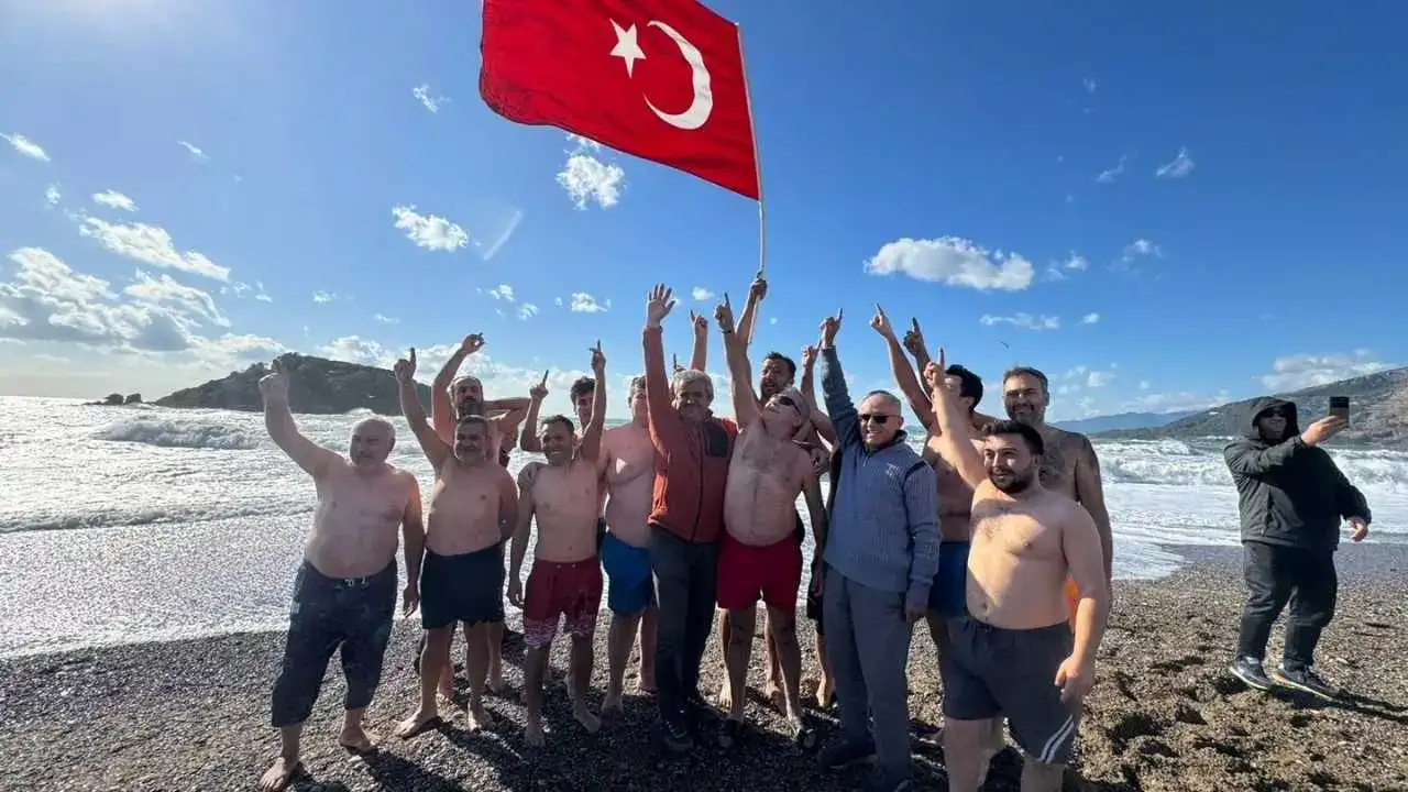 Mersin’de Soğuğa Meydan Okuyan Yeni Yıl Geleneği! 2